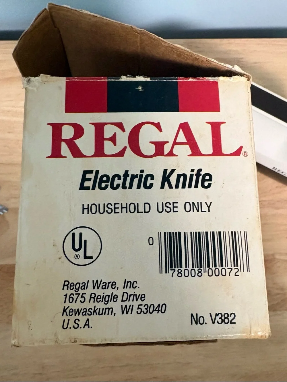 Regal Electric Knife in White and Brown